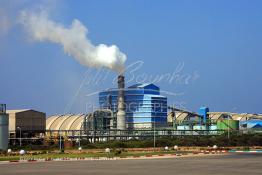 Image du Maroc Professionnelle de  Nouvelle ligne DAP à l'Usine Jorf Lasfar du Groupe OCP de L'Office chérifien des phosphates. Le Groupe OCP : Société anonyme fondée en 1920 et domiciliée au Maroc. Groupe OCP est le leader mondial des exportations des phosphates et produits dérivés, Vendredi 14 Septembre 2007. (Photo / Abdeljalil Bounhar) 